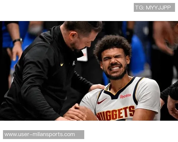 卡梅隆约翰逊膝伤严重痛苦倒地提前退场球迷心疼不已